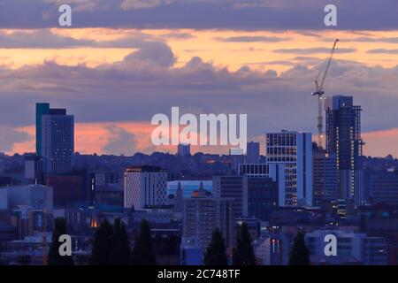 Studentenunterkünfte dominieren Leeds Skyline.Altus House derzeit im Bau wird Yorkshires höchsten Gebäude. Stockfoto