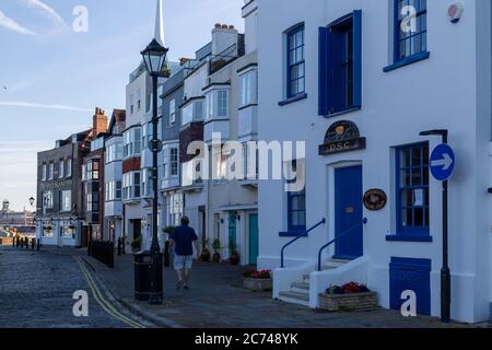 Bad Platz in alten Portsmouth Blick auf den Spinnaker Turm Stockfoto