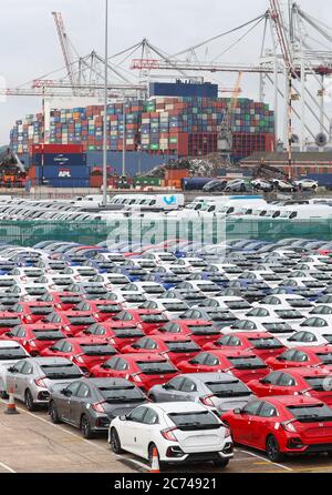 Neue Honda Civic Autos direkt aus der Produktionslinie bereit für den Export in Southampton Docks, Großbritannien Stockfoto