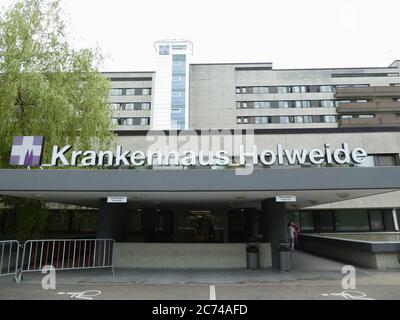 Köln, Deutschland. Juli 2020. Eingang zum Stadtkrankenhaus Holweide - Kliniken der Stadt Köln gGmbH Quelle: Horst Galuschka/dpa/Alamy Live News Stockfoto