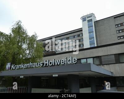 Köln, Deutschland. Juli 2020. Eingang zum Stadtkrankenhaus Holweide - Kliniken der Stadt Köln gGmbH Quelle: Horst Galuschka/dpa/Alamy Live News Stockfoto