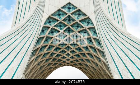 Teheran, Iran - April 2019: Azadi Tower auf dem Azadi Platz in der iranischen Hauptstadt Teheran Stockfoto