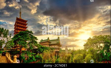 Minh Thanh Pagode, eine majestätische buddhistische architektonische Struktur in Pleiku Stadt in Vietnam. Es ist die schönste Pagode mit einzigartiger Architektur Hafen Stockfoto