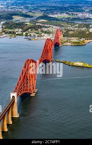 Luftaufnahme der Forth Bridge Stockfoto