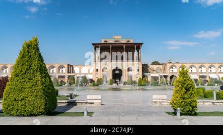 Isfahan, Iran - Mai 2019: Aali Qapu Palast auf Isfahan Naqsh-e Jahan Platz Stockfoto