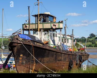 APPLEDORE, DEVON, UK - JULI 11 2020: Das ehemalige Thames-Schlepper Cannis vertäute in der Torridge-Mündung. Stockfoto