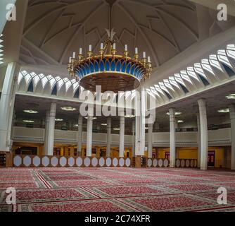 Shiraz, Iran - Mai 2019: Islamische Architektur des Schah-e-Cheragh Schreins und Mausoleums, Shiraz, Iran . Stockfoto