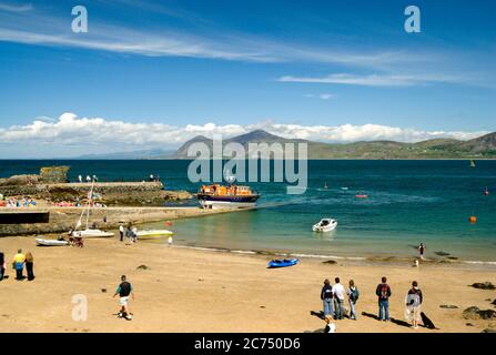 Porth Dinllaen Rettungsboot und Yr Eifl Berge in der Ferne, Nefyn, Lleyn Halbinsel, Gwynedd,. Nordwales. Stockfoto