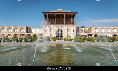 Isfahan, Iran - Mai 2019: Aali Qapu Palast auf Isfahan Naqsh-e Jahan Platz Stockfoto