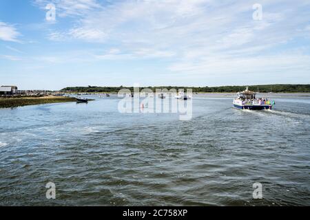 Mudeford Fähre Überfahrt vom Kai zum Sandbank Stockfoto