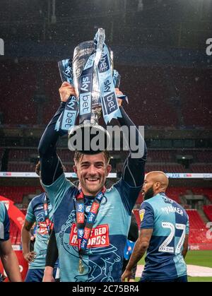 London, Großbritannien. Juli 2020. Alex Pattison von Wycombe Wanderers während des Sky Bet League 1 Play-off-Finalmatches zwischen Oxford United und Wycombe Wanderers spielte hinter verschlossenen Türen wegen staatlicher Einschränkungen des Fußballs während der weltweiten Covid-19 Pandemie, das Spiel wurde am 13. Juli 2020 im Wembley Stadium, London, England, gespielt. Foto von Andy Rowland. Kredit: Prime Media Images/Alamy Live Nachrichten Stockfoto