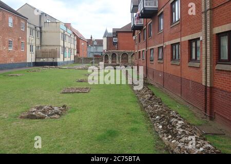 Ipswich, UK - 14. Juli 2020: Blackfriars - die Ruinen einer mittelalterlichen Kirche in der Foundation Street. Stockfoto