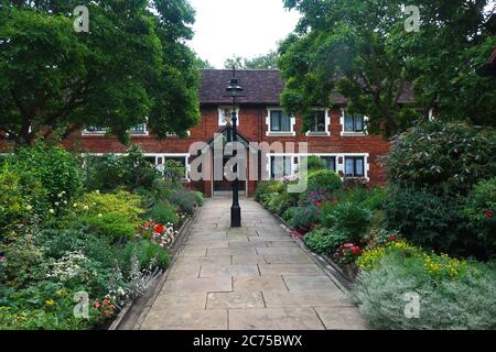 Ipswich, UK - 14 July 2020: Tooley Court - geschützte Unterkunft, Foundation Street. Stockfoto