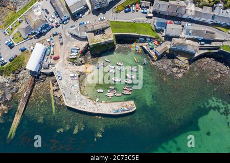 Luftaufnahme von Coverack, Lizard, Cornwall, England, Vereinigtes Königreich Stockfoto