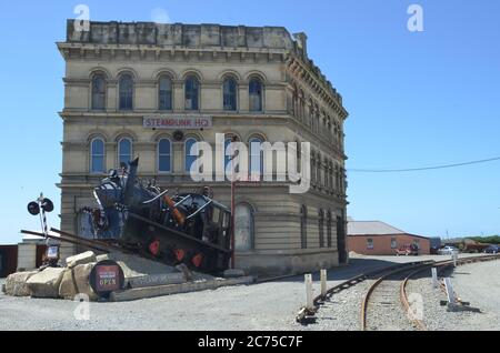 Steampunk HQ ist eine Kunstkooperation und Galerie im historischen viktorianischen Viertel von Oamaru, Neuseeland. Stockfoto