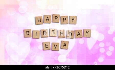 Happy Birthday Eva Karte mit Holzkacheln Text. Mädchen Geburtstagskarte in Regenbogenfarben. Dieses Bild kann für eine eCard oder eine Postkarte verwendet werden. Stockfoto