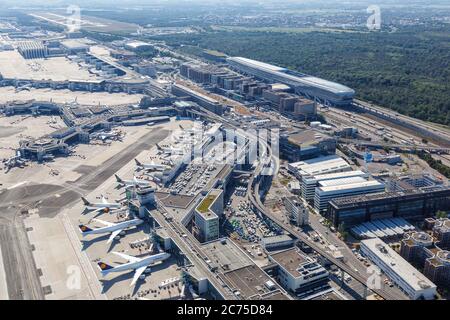 Frankfurt, 27. Mai 2020: Terminal 1 während des Coronavirus Corona Virus COVID-19 am Frankfurter Flughafen (FRA). Stockfoto