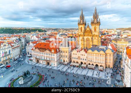 PRAG, TSCHECHISCHE REPUBLIK - 04. SEPTEMBER 2019: Luftaufnahme der Kirche unserer Lieben Frau vor Tyn am Altstädter Ring, Prag, Tschechische Republik. Stockfoto