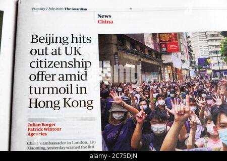 "Peking schlägt sich gegen das britische Staatsbürgerschaftsangebot inmitten der Turbulenzen in Hongkong" Schlagzeilen Artikel über: China Großbritannien Hongkong Beziehungen am 7. Juli 2020 London Stockfoto