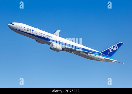 New York City, New York - 1. März 2020: ANA All Nippon Airlines Boeing 777-300ER New York JFK Airport in den Vereinigten Staaten. Boeing ist eine Ame Stockfoto