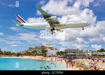 Sint Maarten - 17. September 2016: Air France Airbus A340-300 am Flughafen Sint Maarten (SXM) in der Karibik. Airbus ist ein europäisches Flugzeug Stockfoto