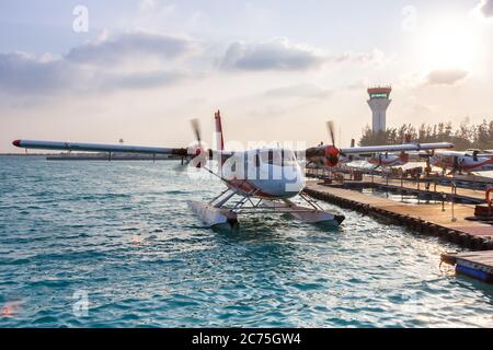 Male, Malediven - 20. Februar 2018: TMA - Trans Maldivian Airways De Havilland Canada DHC-6-300 Twin Otter Wasserflugzeug am Flughafen Male (MLE) im MALDI Stockfoto
