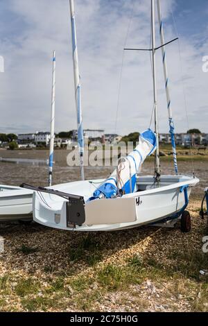 Yachten im Hafen von Mudeford Stockfoto