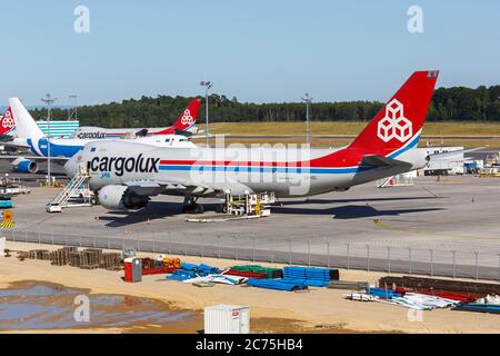 Findel, Luxemburg - 24. Juni 2020: Cargolux Boeing 747-8F Flugzeug am Flughafen Findel (LUX) in Luxemburg. Boeing ist ein amerikanischer Flugzeughersteller Stockfoto