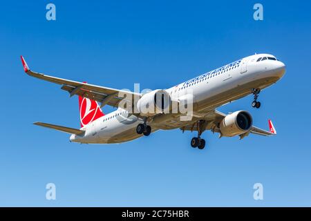 Findel, Luxemburg - 24. Juni 2020: Turkish Airlines Airbus A321neo am Flughafen Findel (LUX) in Luxemburg. Airbus ist ein europäisches Flugzeughersteller Stockfoto