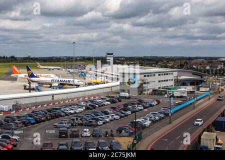 Southend, Großbritannien - 7. Juli 2019: Ryanair- und easyJet-Flugzeuge am Londoner Flughafen Southend (SEN) im Vereinigten Königreich. Stockfoto