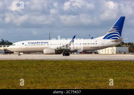 Miami, Florida - 6. April 2019: Copa Airlines Boeing 737-800 Flugzeug am Miami Flughafen (MIA) in Florida. Boeing ist ein amerikanischer Flugzeughersteller Stockfoto