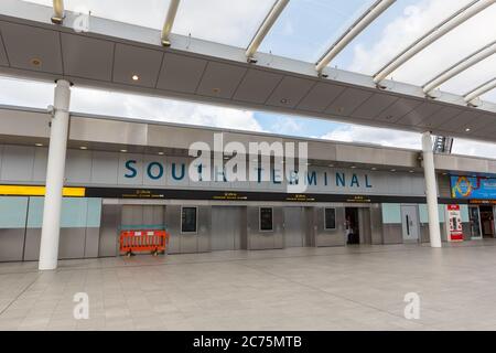 London, Großbritannien - 31. Juli 2018: Südterminal am Flughafen London Gatwick (LGW) im Vereinigten Königreich. Stockfoto