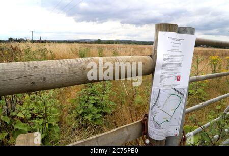 Land um Sevington in Ashford, Kent, da das Verkehrsministerium derzeit ein 27 Hektar großes Grundstück in der Nähe von Ashford kauft, da es sich anstellt, die EU am Ende des Jahres zu verlassen. Bilddatum: Dienstag, 14. Juli 2020. Die Regierung wurde wegen mangelnder Kommunikation mit den Bewohnern kritisiert, was der lokale Abgeordnete sagte, weil er "herumkrabbelte", um einen Ort für LKW-Überlauf zu finden. Siehe PA Geschichte POLITIK Brexit Ashford. Bildnachweis sollte lauten: Gareth Fuller/PA Wire Stockfoto