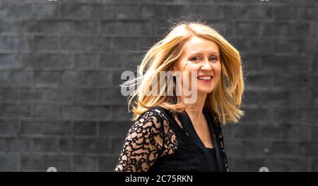 London, Großbritannien. Juli 2020. Esther McVey MP für Tatton der ehemalige Minister des Kabinetts und Gründer des mächtigen konservativen Caucus Blue Collar verlässt ein Treffen in der Downing Street 10 London. Auf die Frage, warum sie bei 10 Downing Street war sie lehnte es ab, Kredit zu beantworten: Ian Davidson/Alamy Live News Stockfoto