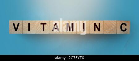 Vitamin C Wort aus Holzwürfeln mit Buchstaben. Gesundheitskonzept. Stockfoto