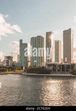 Downtown Miami Skyline mit dem Perez Art Museum und dem One Thousand Museum Stockfoto