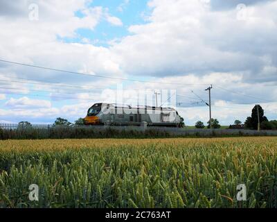 Chiltern Trains die Klasse 68 68010 "Oxford Flyer" fährt als leichte Lokomotive auf der West Coast Mainline bei Northampton von Wembley nach Crewe. Stockfoto