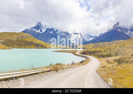 Straße Y-150 und Pehoe Lake - Torres del Paine Nationalpark Stockfoto