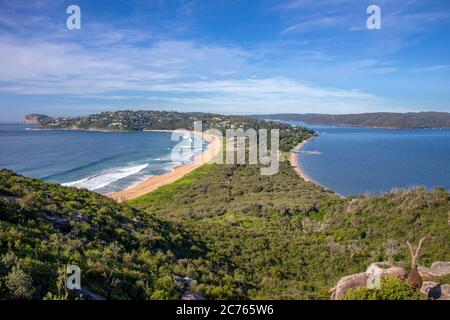 Barrenjoey Halbinsel vom Leuchtturm Palm Beach auf der linken Seite Pittwater auf der rechten Seite Sydney NSW Australien Stockfoto