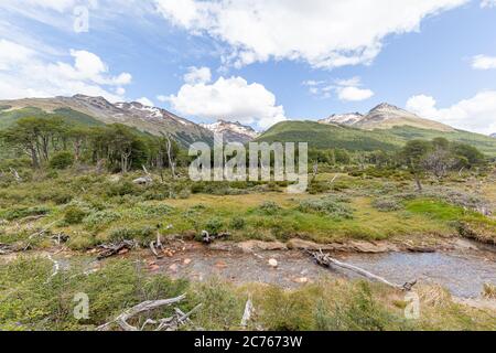 Fluss auf dem Weg zum Esmerald See - Ushuaia, Argentinien Stockfoto