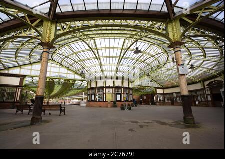 Wemyss Bay Bahnhof zeigt das kunstvolle Design des Bahnhofsdachs, wie es im Jahr 2010 war. Wemyss wird wie 'Launen' ausgesprochen. Schottland, Großbritannien Stockfoto