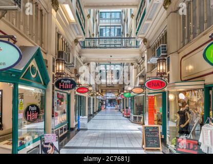 Geschäfte in der Strand Arcade, Queen Street, Auckland, Neuseeland Stockfoto