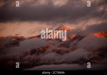 Nationalpark El Teide bei wolkenverdeckter Sonne auf Teneriffa Kanarische Inseln Spanien Stockfoto