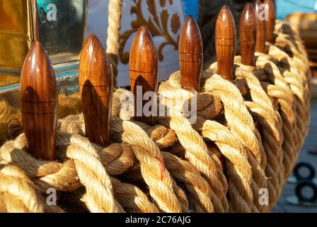 Seile und Taue-Marine Takelungausrüstung. Stockfoto