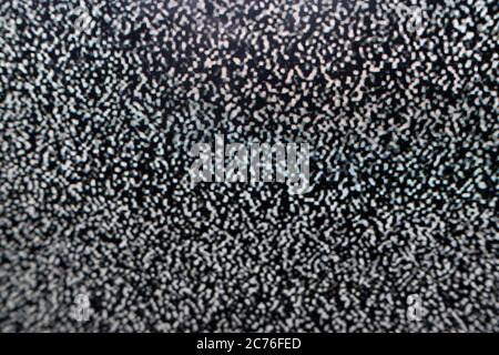 Abstraktes Bildtexturen Störgeräusche. Texturvorlage für das Glitch-Rauschen des Bildschirms testen. Schwarzer und weißer Hintergrund. Abstraktes monochromes Bild enthält ein Stockfoto