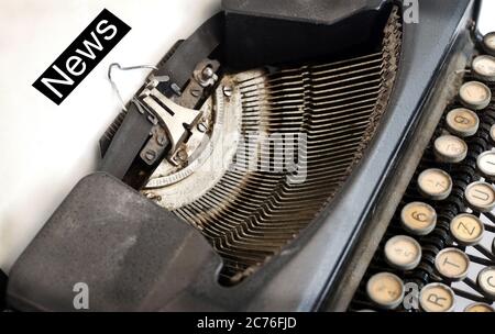 Vintage Schreibmaschine Nachrichten auf Papier geschrieben Stockfoto