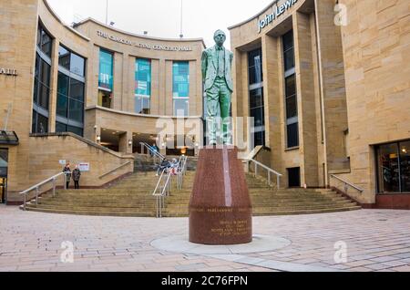 Statue von Donald Dewar, dem ersten schottischen Minister in der Buchanan Street Glasgow Stockfoto