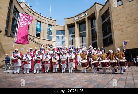 Sri Damish Sikh Pipe Band vor der Glasgow Royal Concert Hall während der World Pipe Band Championships 2019. Stockfoto