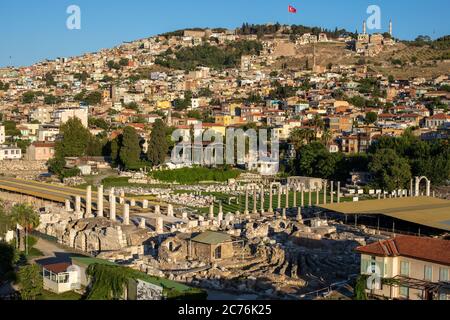 IZMIR, TÜRKEI,12. JULI ,2020: Die Agora von Smyrna, alternativ auch als Agora von İzmir bekannt, ist eine alte römische Agora in Smyrna. Stockfoto