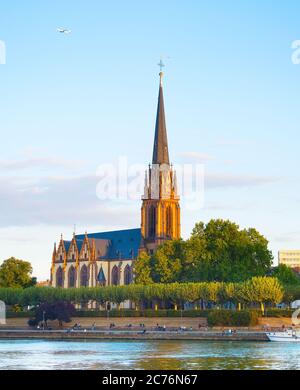 Die dreikönigskirche ist eine evangelische Kirche in Frankfurt, Deutschland Stockfoto